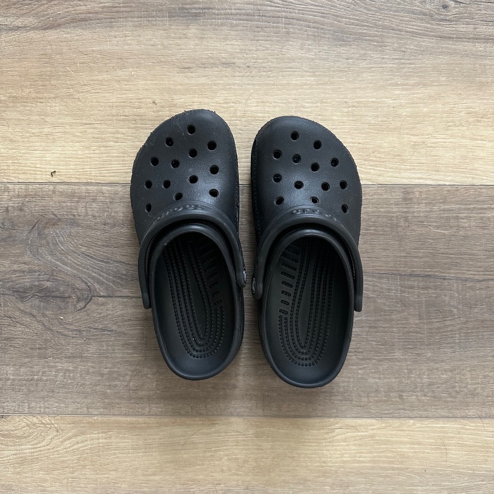 Black Crocs